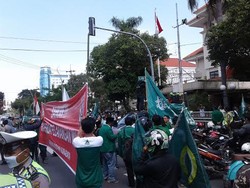 Ketua PCNU Diusir, Ratusan Banser dan Anggota NU Desak Ketua DPRD Surabaya Minta Maaf