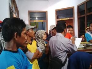 Ratusan Nasabah Geruduk Kantor Koperasi Tagih Uang Arisan