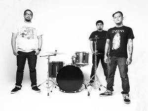 Album Debut Petaka Didedikasikan untuk Rully Annash Album Debut Petaka Didedikasikan untuk Rully Annash