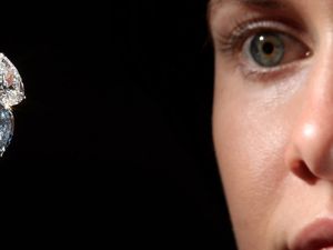 Karena Berlian Selalu Abadi