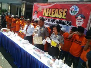 97.000 Pil Obat Keras dan 19 Gram Sabu Diamankan dari 21 Tersangka
