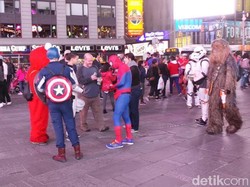Hati-hati dengan Ajakan Foto Superhero di Times Square