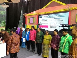 Tom Lembong Gelar Acara Hari Konsumen di Lapangan Banteng