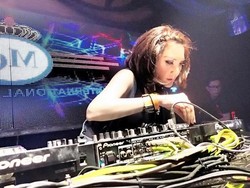 Pakai Makeup Artis, Kiki Amalia Harus Ada Chemistry