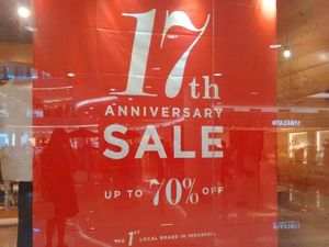 (X)S.M.L Diskon Hingga 70%, T-shirt Mulai dari Rp 48 Ribu