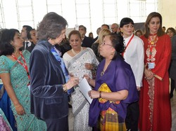 Ratu Sofia Kesengsem Jajan Pasar Indonesia