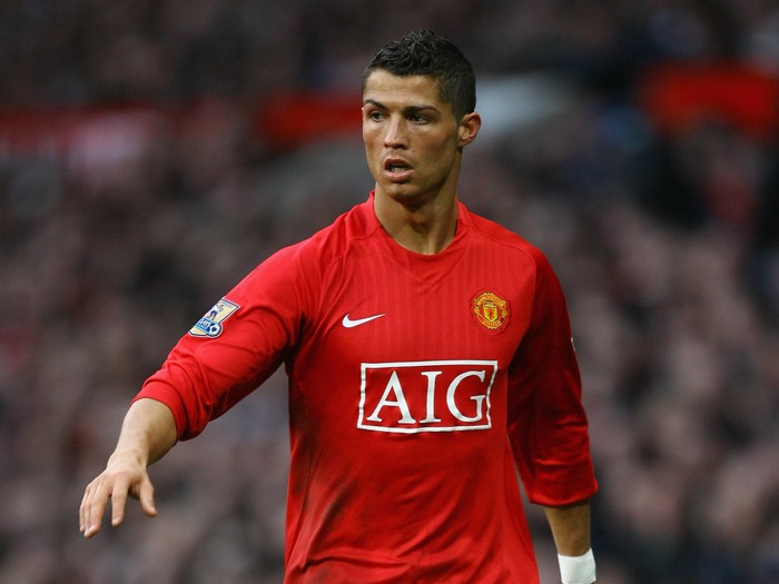 MANCHESTER, UNITED KINGDOM - NOVEMBER 15:  Cristiano Ronaldo of Manchester United in action during the Barclays Premier League match between Manchester United and Stoke City at Old Trafford on November 15, 2008 in Manchester, England.  (Photo by Alex Livesey/Getty Images)