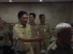 Mengundurkan Diri, Walkot Jakut Rustam Effendi Masih Pimpin Rapat