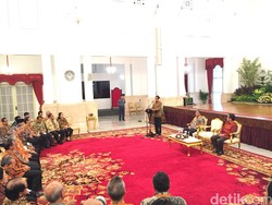 Jelang Sensus Ekonomi, Jokowi Kumpulkan Pegawai BPS Hingga Pengusaha di Istana