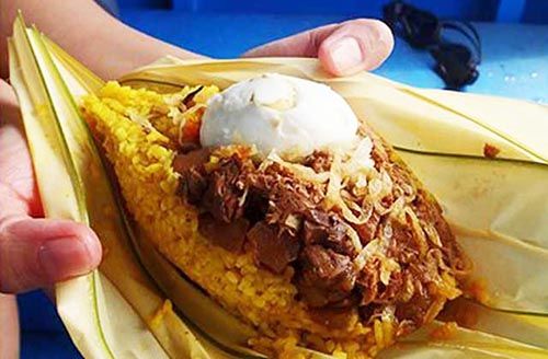 Nasi Kuning Manado yang Sedap dengan Pelengkap Ikan Cakalang