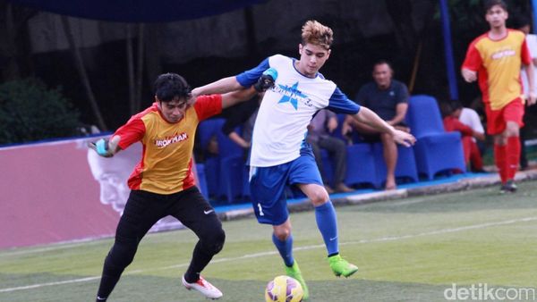 Al Ghazali Beraksi di Lapangan Hijau