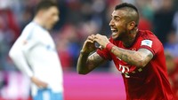Sebagai pemain tengah, Arturo Vidal tak sering-sering amat menjebol gawang lawan. Tapi setiap kali melakukannya, pemain Bayern Munich asal Chile itu acapkali merayakan dengan simbol hati. (Foto: Michael Dalder / Reuters)