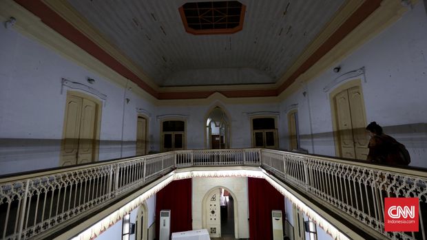 Ruang lantai atas bangunan rumah Raden Saleh yang berada di kompleks Rumah Sakit PGI Cikini, Jakarta, Selasa, 26 April 2016. Rumah Raden Saleh pertama kali dinagun pada 1852 setelah Raden Saleh kembali dari studi di Eropa. Rumah tersebut didesain sendiri oleh beliau yang memiliki arsitektur unik dan patut dilestarikan sebagai situs budaya. CNN Indonesia/Safir Makki