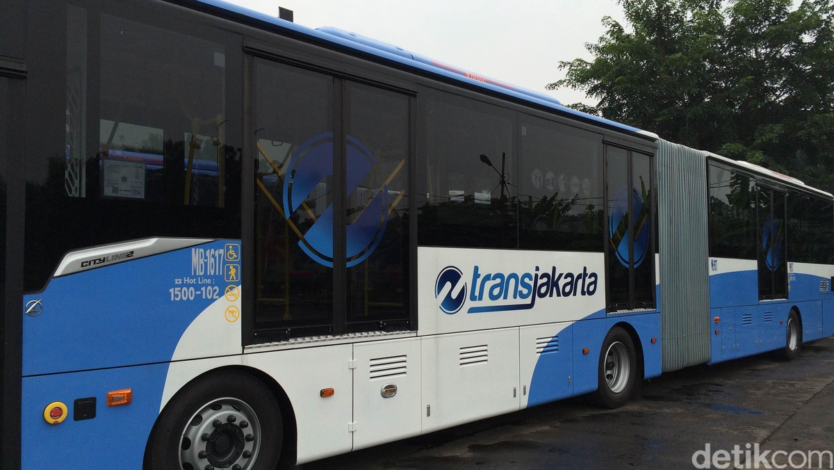 Fakta Dibalik Viral Sopir Bus TJ Tabrak Sesama Armada Saat Hendak Cuti