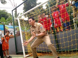 Ahok Blusukan di Pintu Air Cipinang, Jakarta Timur