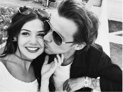 Foto Mesra Ini Jadi Bukti Siapa Pacar Louis One Direction