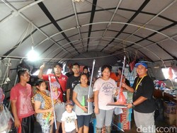 Komunitas Mobil Bantu Korban Banjir di Bekasi