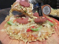 MamamMie: Unik dan Sedap! Mie Mulur dengan Topping Keju Mozarella