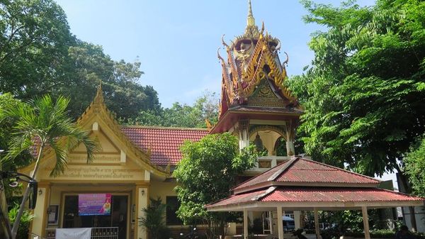 Wow! Ada Patung Buddha Lapis Emas di Selatan Thailand
