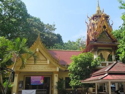 Wow! Ada Patung Buddha Lapis Emas di Selatan Thailand