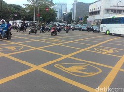 Lambang Burung Tak Hanya di Duren Tiga, di Yellow Box Perempatan Harmoni Juga Eksis