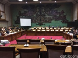 DPR Ajak BEI Rapat Bahas Tax Amnesty Hari Ini