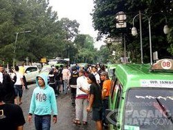 Sopir Angkot di Bogor Demo, Penumpang Diturunkan
