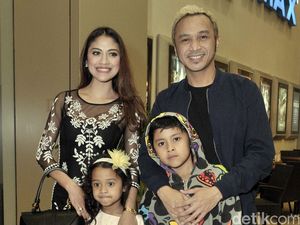 Giring Nidji Ajak Istri dan Anak Nonton Captain America: Civil War Giring Nidji Ajak Istri dan Anak Nonton Captain America: Civil War