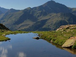 10 Negara yang Turisnya Lebih Banyak dari Penduduknya