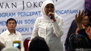 Mensos Serahkan Dana Program Keluarga Harapan