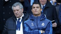 Cristiano Ronaldo sama sekali tidak bermain di laga melawan Manchester City. Dia hanya melihat jalannya pertandingan dari tribun yang terletak di belakang bangku cadangan Madrid. Carl Recine/Reuters/detikFoto.