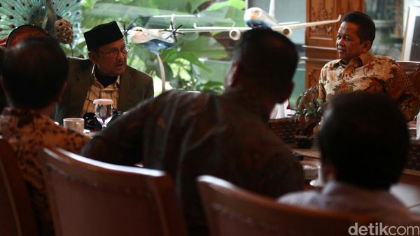 Ketua KEIN Soetrisno Bachir Temui BJ Habibie