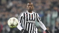 Patrice Evra sempat dianggap sudah habis di MU. Pemain asal Prancis itu kemudian ke Juventus dan mampu berkilau. (Foto: Getty Images Sport/Marco Luzzani)