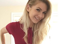 Dituding Cabul, Gamer Cantik Ini Dilarang Main