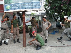 Tempat Kursus Mengemudi hingga Kafe di Malang Disegel karena Nunggak Pajak
