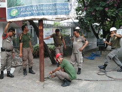 Tempat Kursus Mengemudi hingga Kafe di Malang Disegel karena Nunggak Pajak