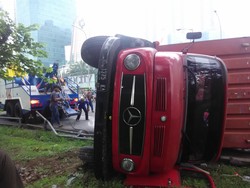 Pintu Exit Tol Depan Taman Anggrek Ditutup, Antrean Mobil Mengular