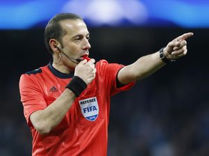 Wasit Cuneyt Cakir yang Galak ke Klub-klub Inggris