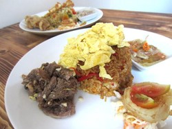 Nasi Goreng Gourmet: Di Sini Bisa Pilih Nasi Goreng dengan Topping dan Saus Favorit