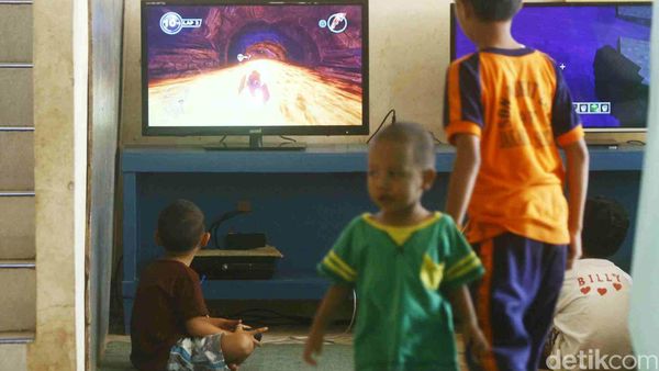 Peran Orang Tua Dalam Mengawasi Anak Bermain Game