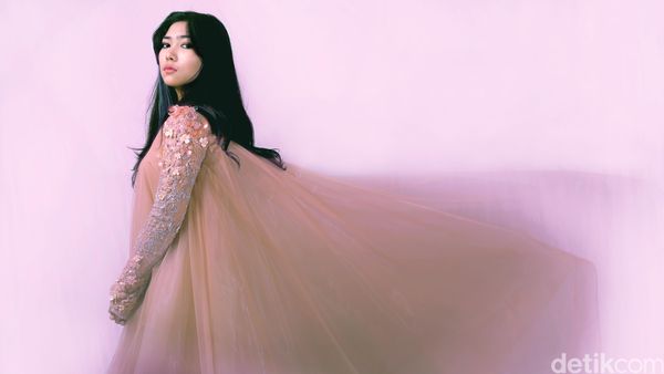 Stunning Goddess, Isyana Sarasvati