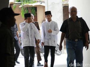 Dua Terdakwa Pembunuh Salim Kancil Divonis Penjara 3,5 Tahun Dua Terdakwa Pembunuh Salim Kancil Divonis Penjara 3,5 Tahun
