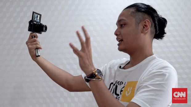 Ilustrasi Nge-Vlog. (CNN Indonesia/Ranny Virginia Utami)
