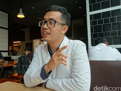 Dennis Adishwara Cerita Antre Kamar Isolasi COVID-19 Saking Penuhnya