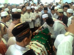 Jenazah Ali Mustafa Yaqub Dimakamkan di Lingkungan Pesantren Darus-Sunnah