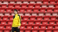 Sindiran dilontarkan Mats Hummels ke Mario Gotze yang pindah dari Dortmund ke Bayern Munich pada tahun 2013. Tiga tahun berselang, Hummels sendiri yang meninggalkan Dortmund untuk gabung Bayern, yang notabene merupakan klub pertamanya. (Foto: Action Images via Reuters/Lee Smith)