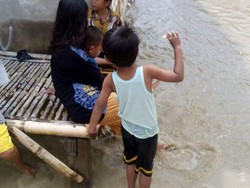 5 Hari Sudah Banjir Genangi Rumah Warga di Muara Gombong Bekasi