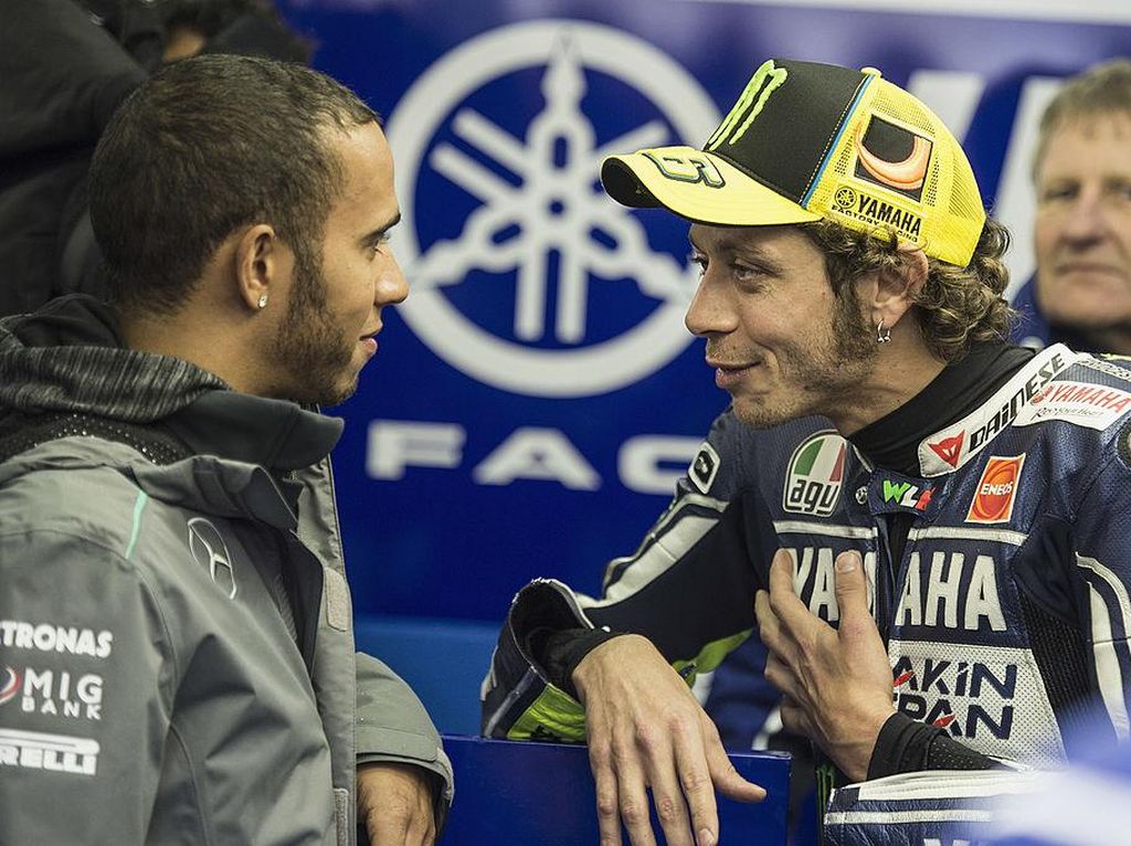 Rossi Bakal Bertukar Peran dengan Hamilton di Abu Dhabi? Rossi Bakal Bertukar Peran dengan Hamilton di Abu Dhabi?