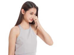 Bisakah Menghilangkan Bau Badan dengan Tawas?