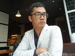 Mamet Balas Rocky Gerung soal Tweet Film Tokoh